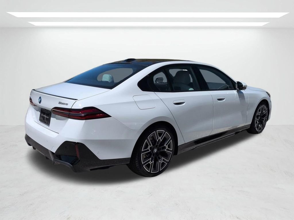 New 2026 BMW 550e xDrive image 4