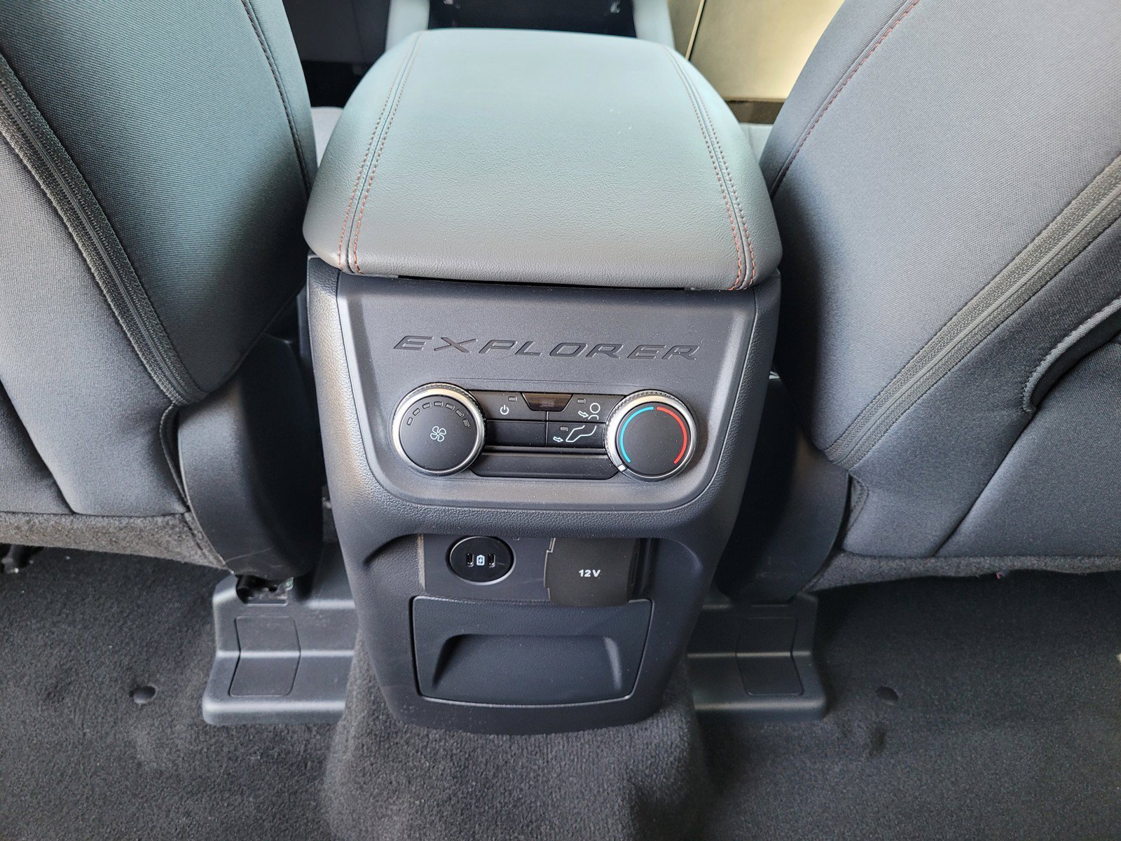 Used 2025 Ford Explorer Active RWD image 16