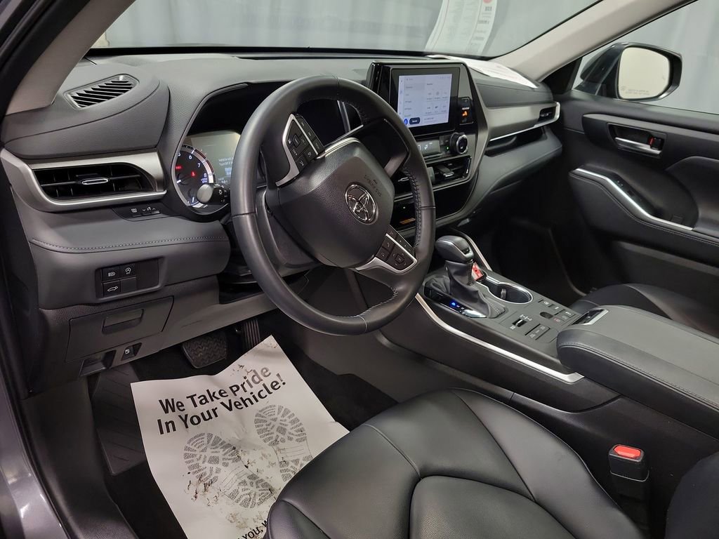 Used 2024 Toyota Highlander XLE image 13