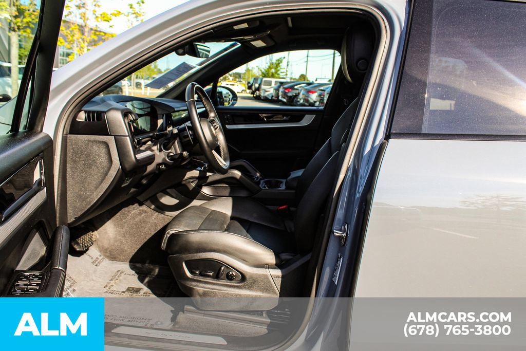 Used 2024 Porsche Cayenne AWD/4WD image 15