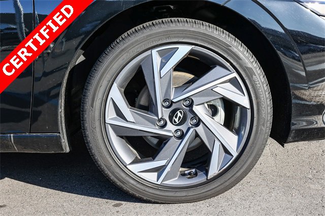 Certified 2025 Hyundai Elantra SEL image 9
