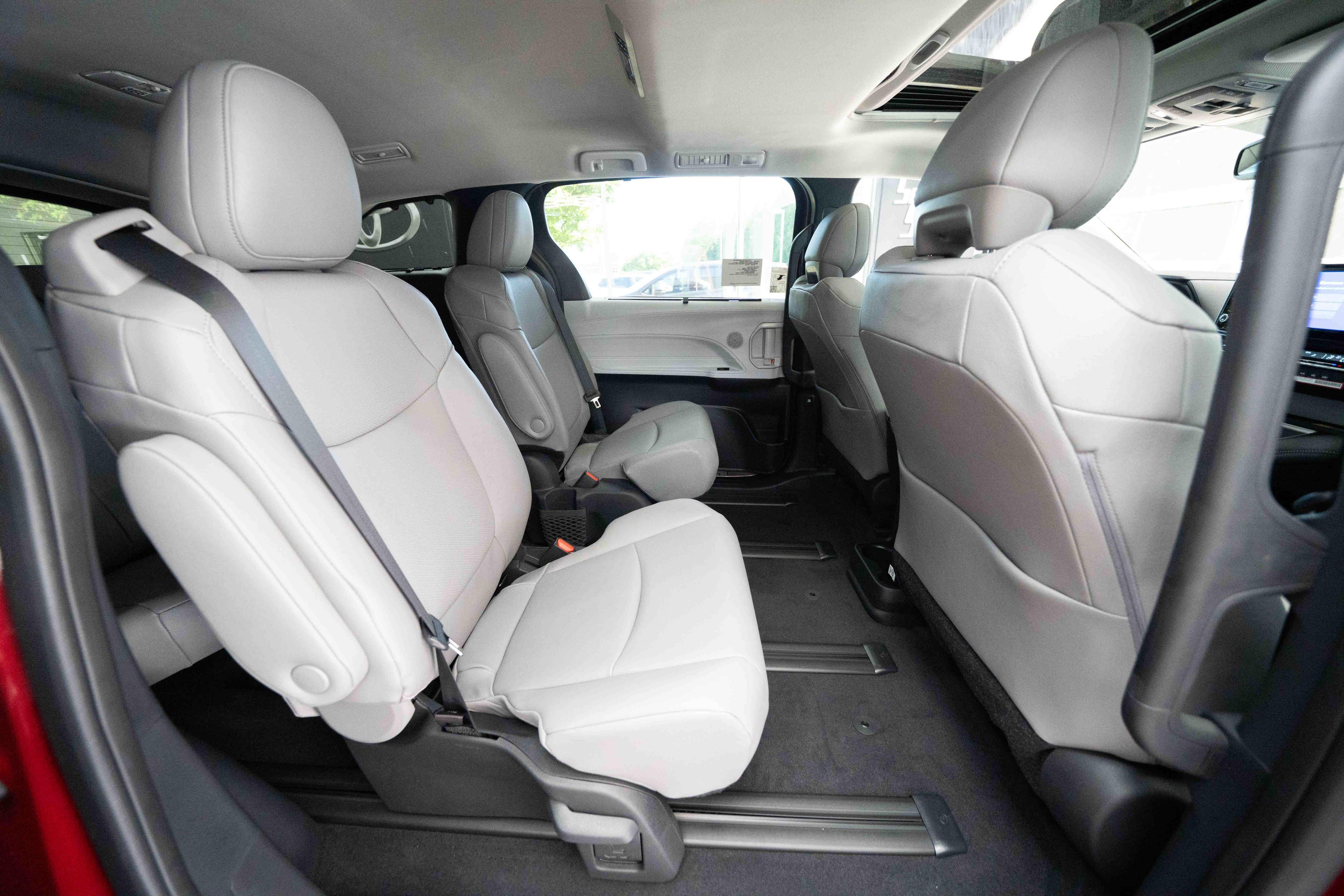 New 2026 Toyota Sienna XLE AWD/4WD image 25