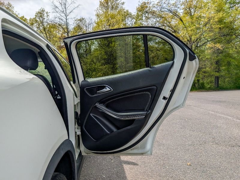 Used 2015 Mercedes-Benz GLA 250 4MATIC image 11