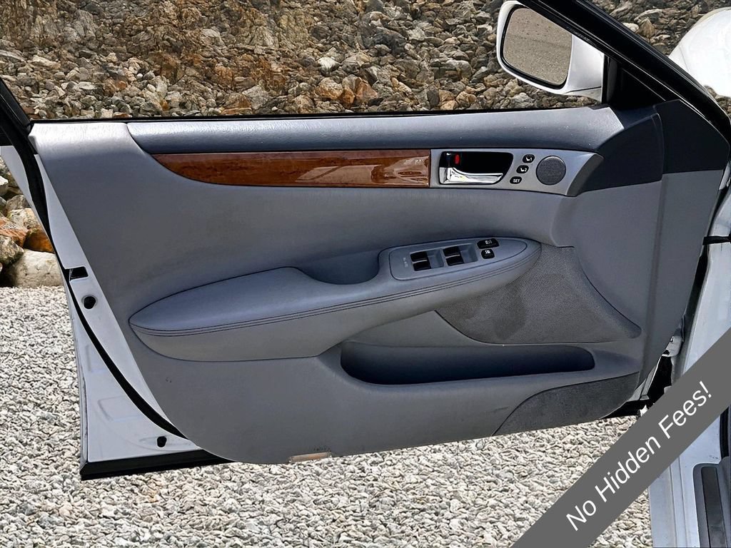 Used 2005 Lexus ES 330 FWD image 16