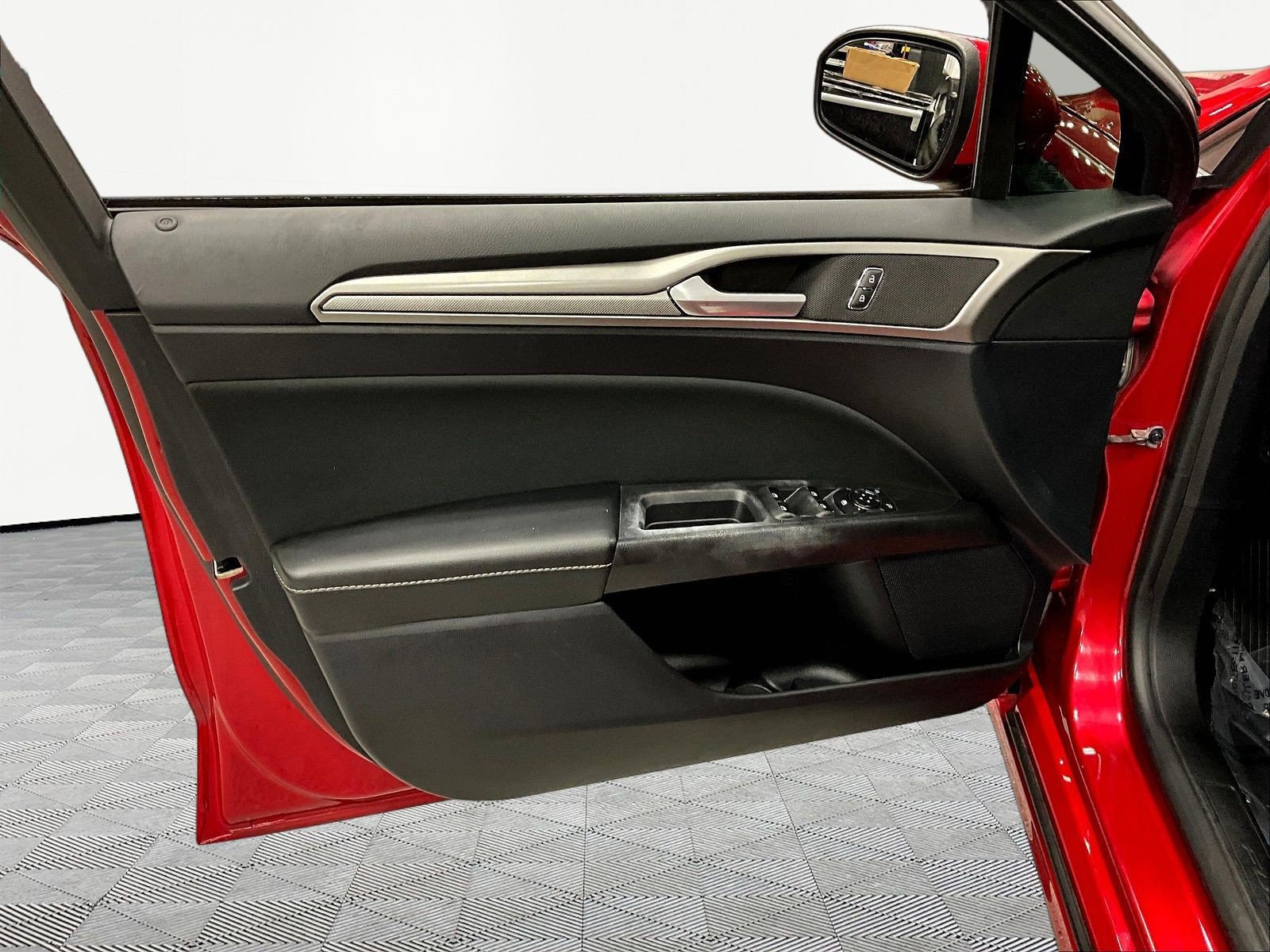 Used 2020 Ford Fusion SE FWD image 19