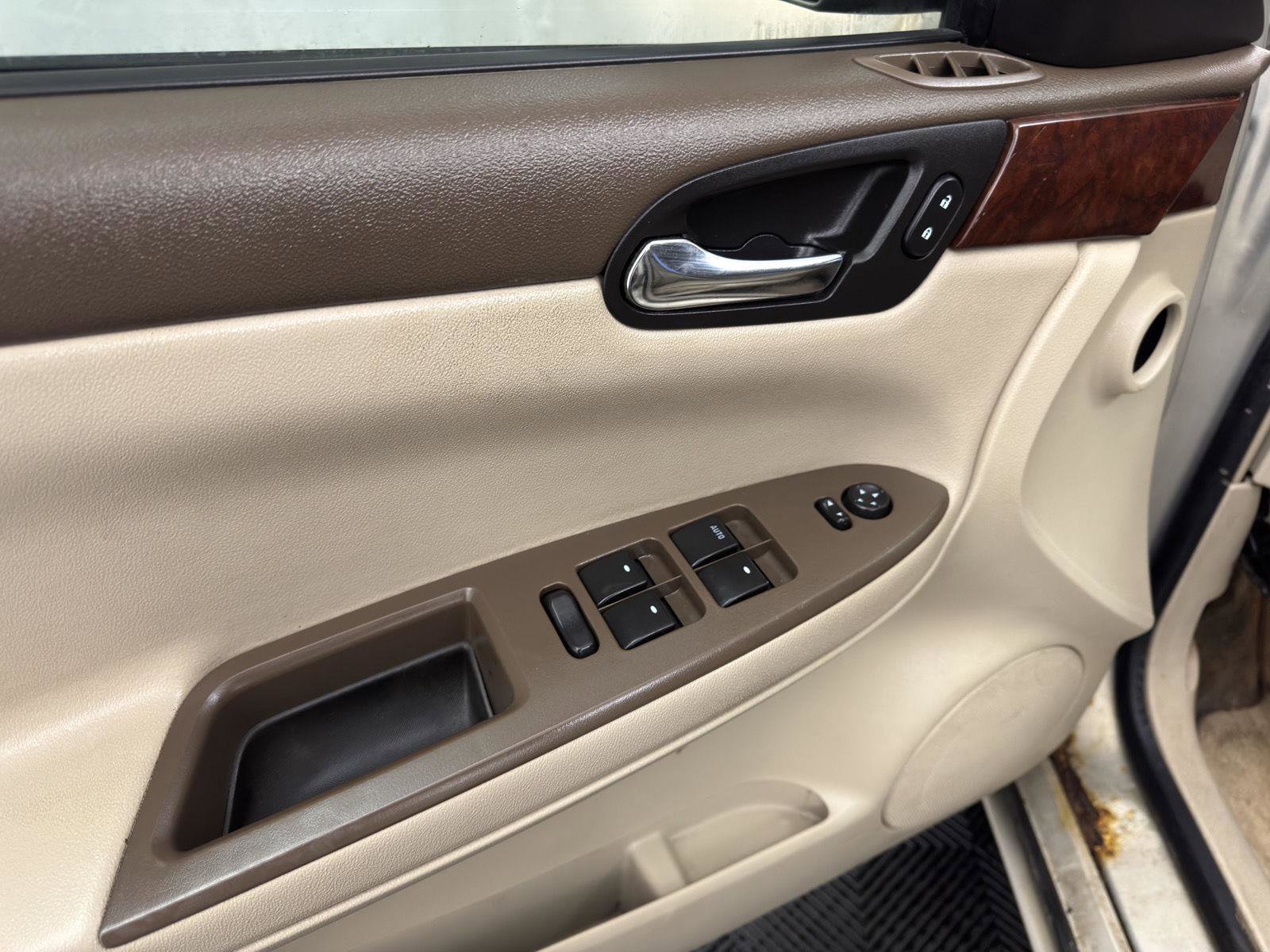 Used 2008 Chevrolet Impala LT w/ Luxury Edition Package image 15