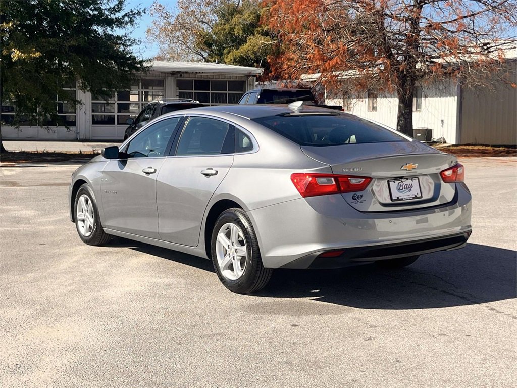 Used 2024 Chevrolet Malibu LT image 3