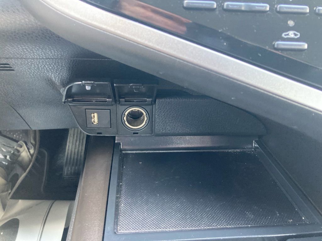 Used 2023 Toyota Camry SE image 18