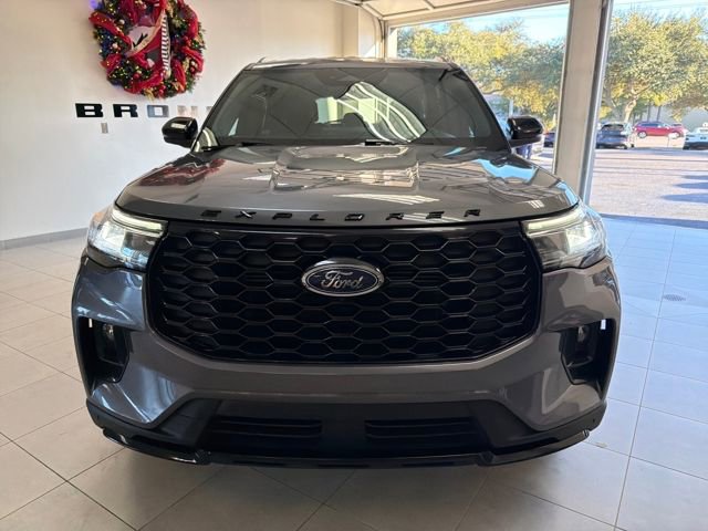 Used 2025 Ford Explorer ST-Line w/ ST-Line Street Pack image 2
