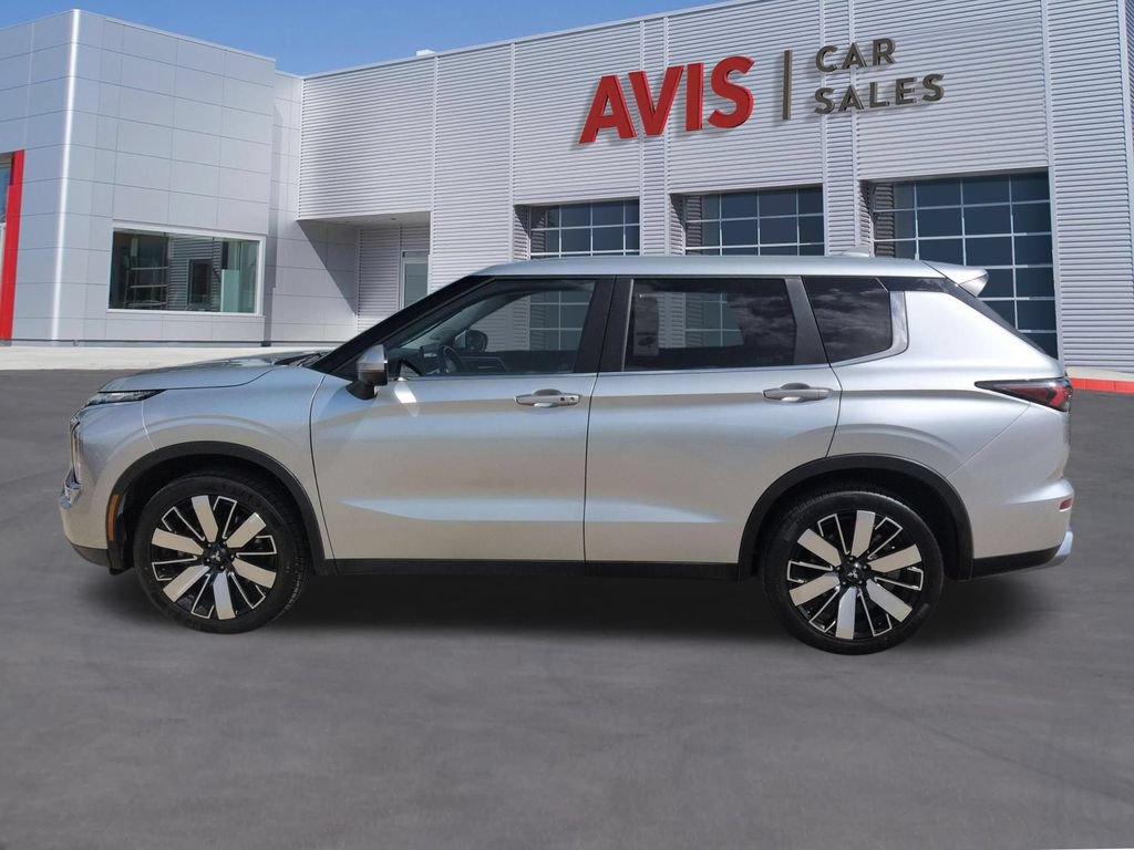 Used 2025 Mitsubishi Outlander SE AWD/4WD image 10