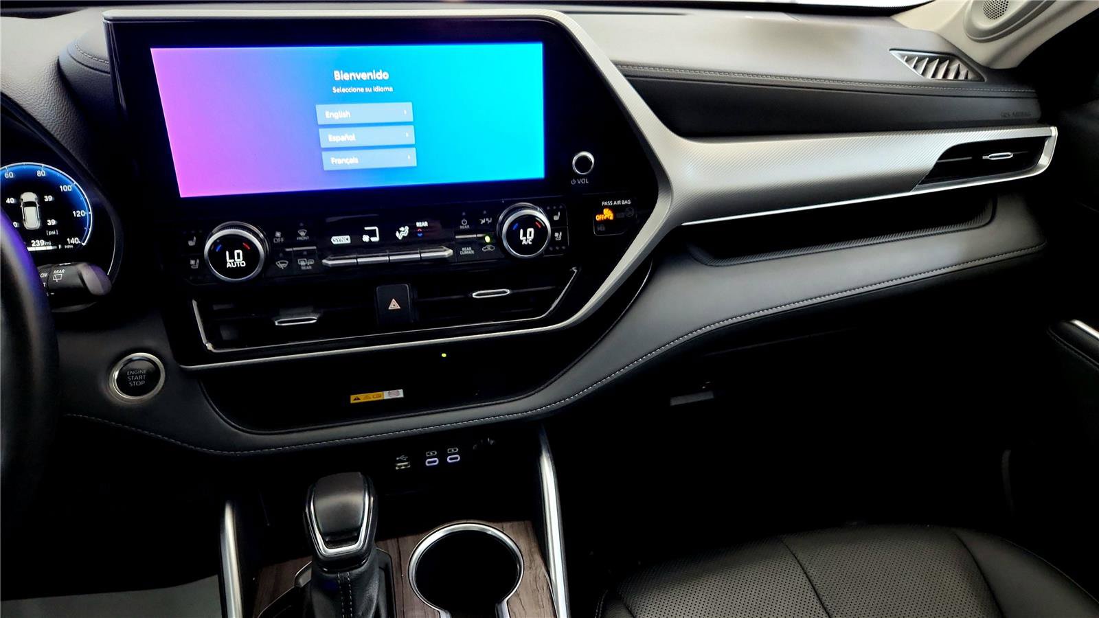 Certified 2025 Toyota Highlander Platinum image 31