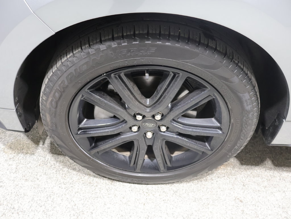 Used 2024 Ford Edge ST-Line w/ Class II Trailer Tow Package AWD/4WD image 10