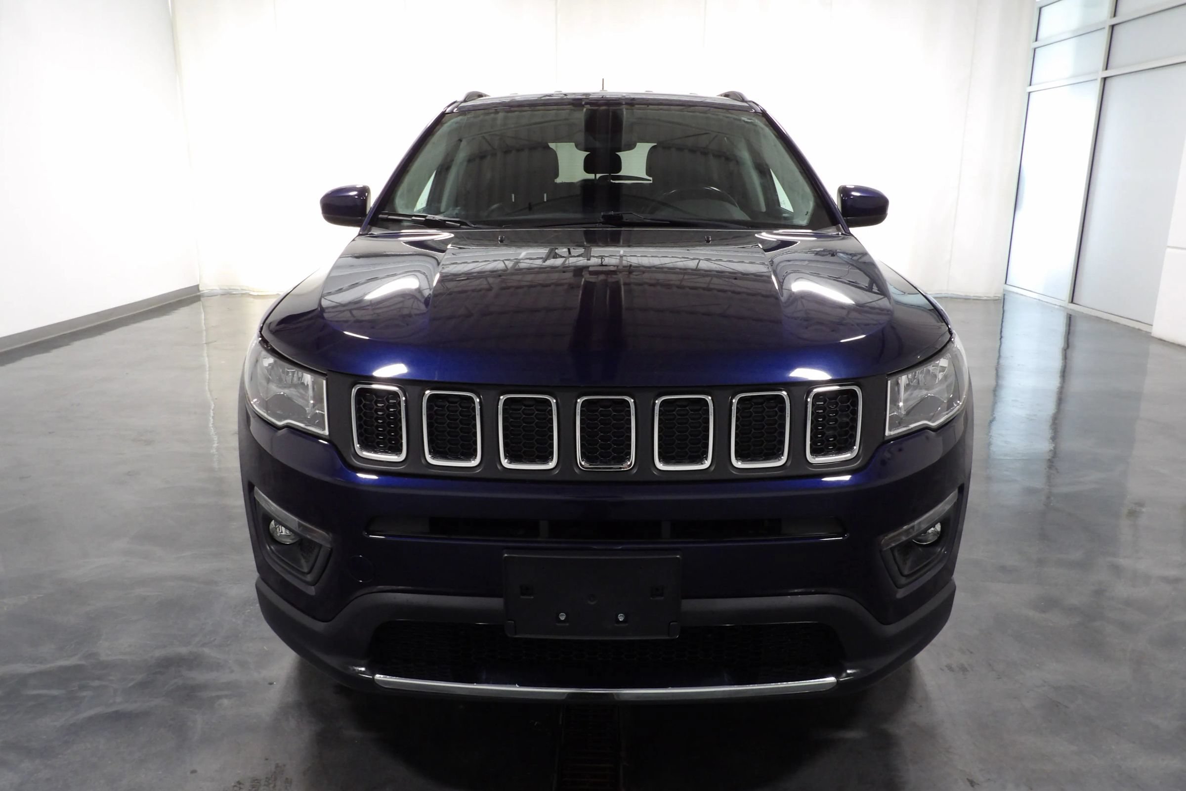 Used 2019 Jeep Compass Latitude w/ Cold Weather Group AWD/4WD image 2
