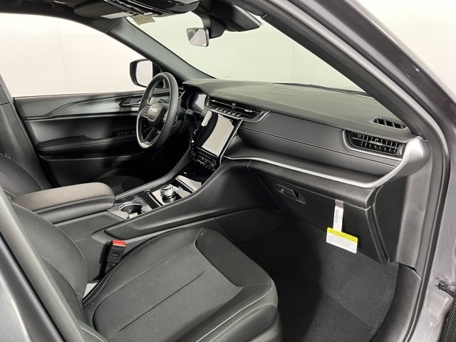 Used 2025 Jeep Grand Cherokee L Laredo image 45