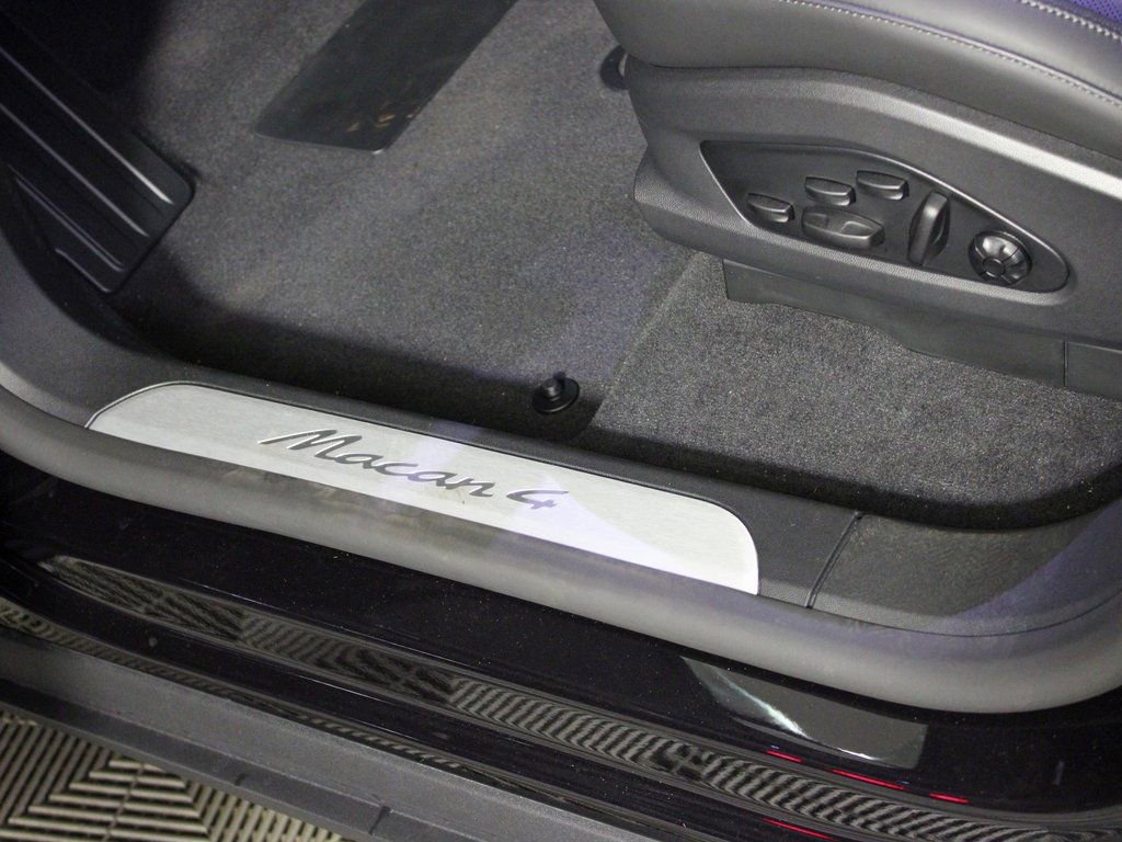 Certified 2025 Porsche Macan 4 Electric image 18