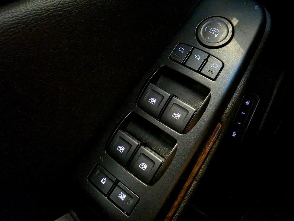 Used 2018 GMC Yukon SLT w/ Premium Edition AWD/4WD image 23
