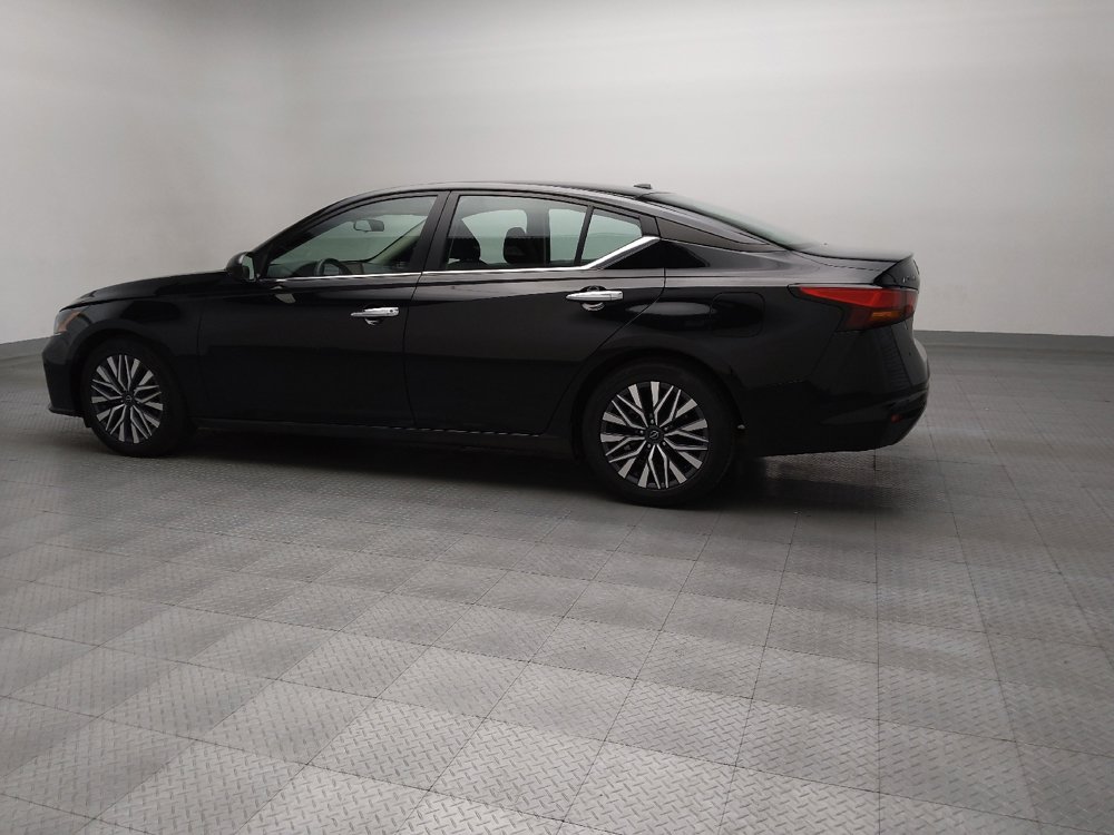 Used 2024 Nissan Altima 2.5 SV image 3