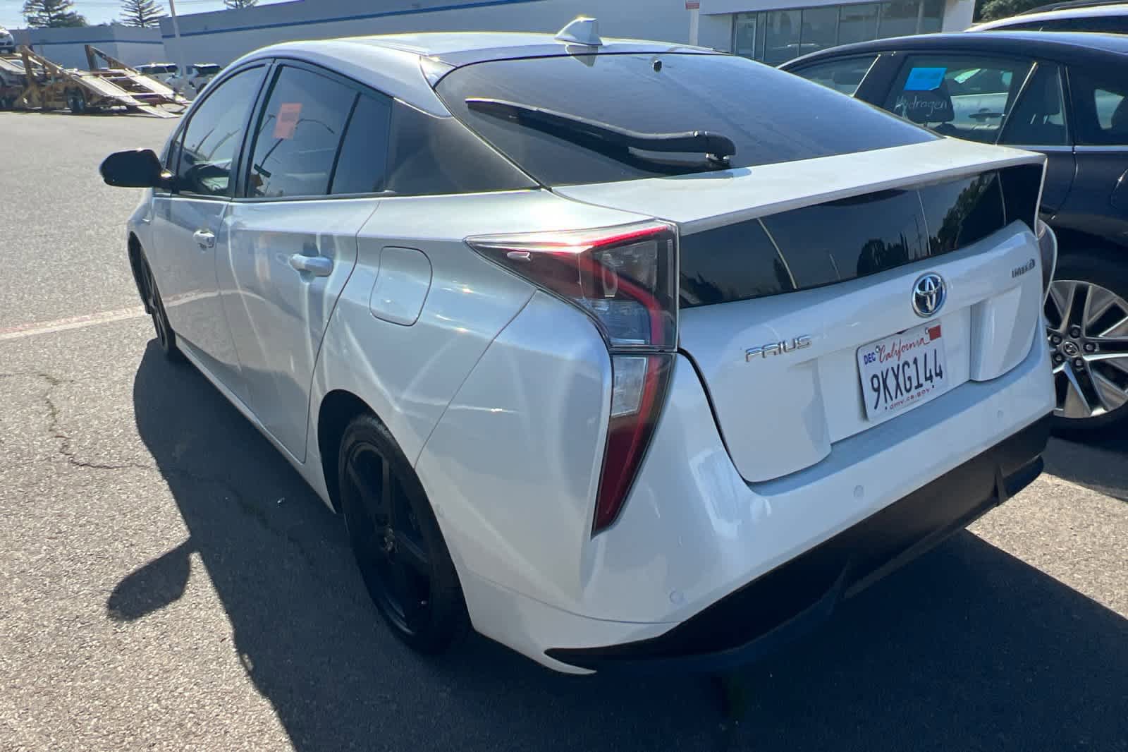 Used 2016 Toyota Prius Four Touring FWD image 6