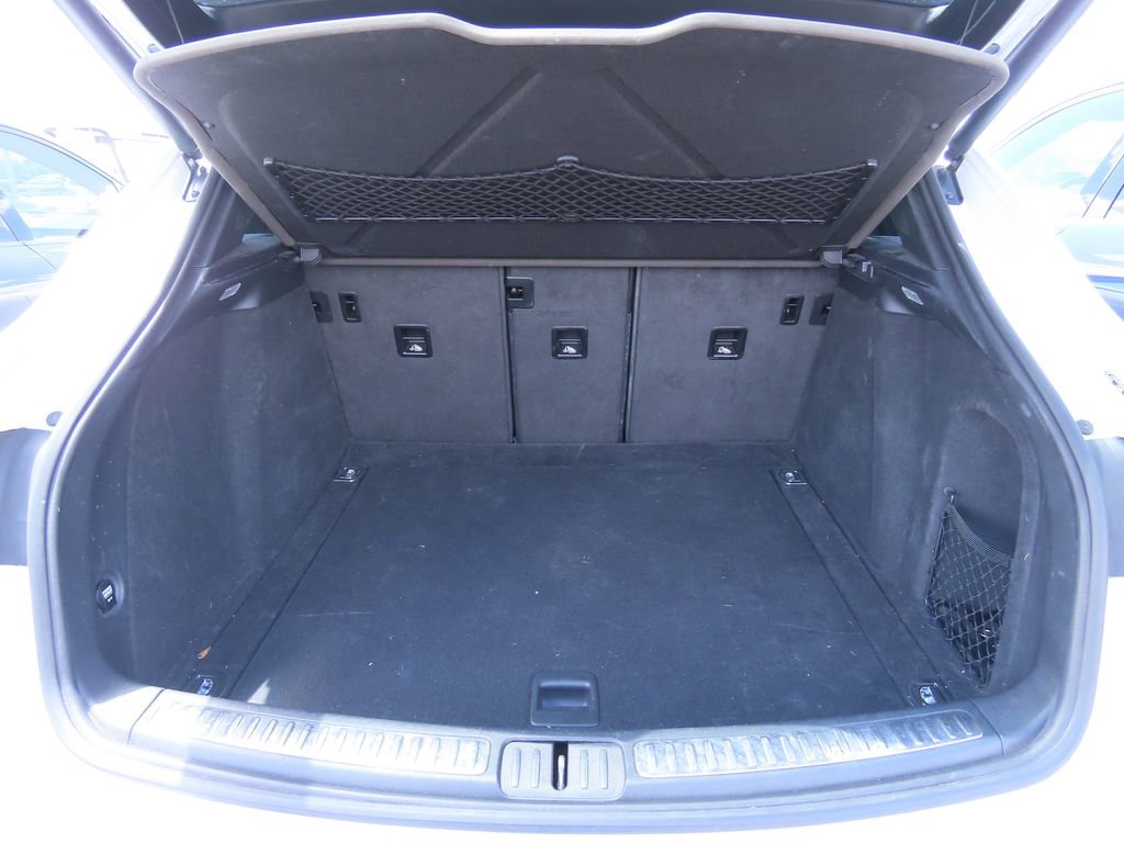 Used 2018 Porsche Macan AWD/4WD image 12