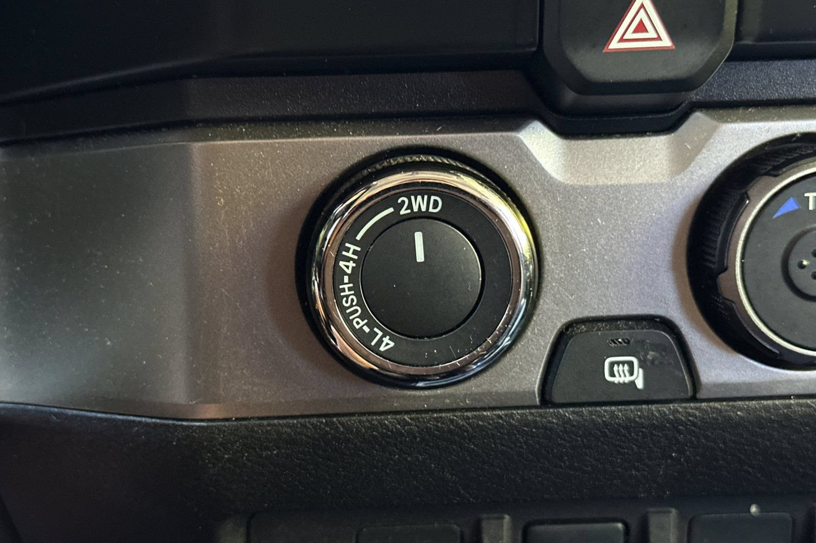 Used 2022 Toyota Tacoma SR5 AWD/4WD image 38