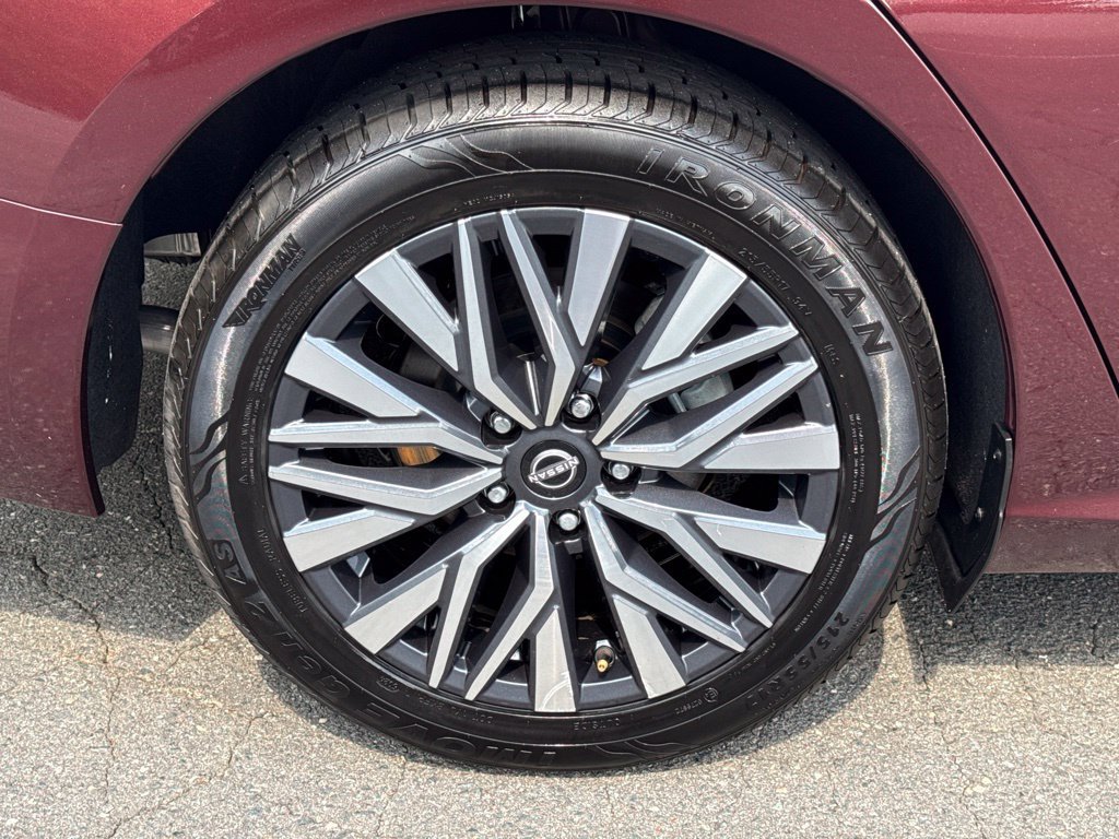 Certified 2025 Nissan Altima 2.5 SV FWD image 12