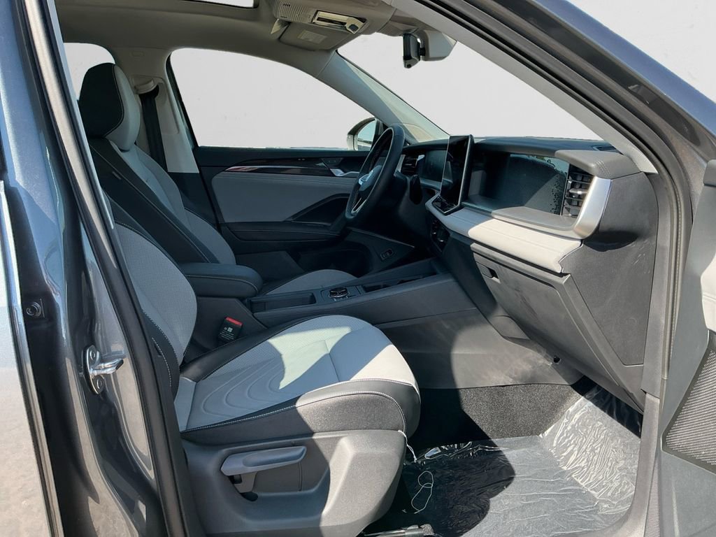 New 2025 Volkswagen Tiguan SE image 15