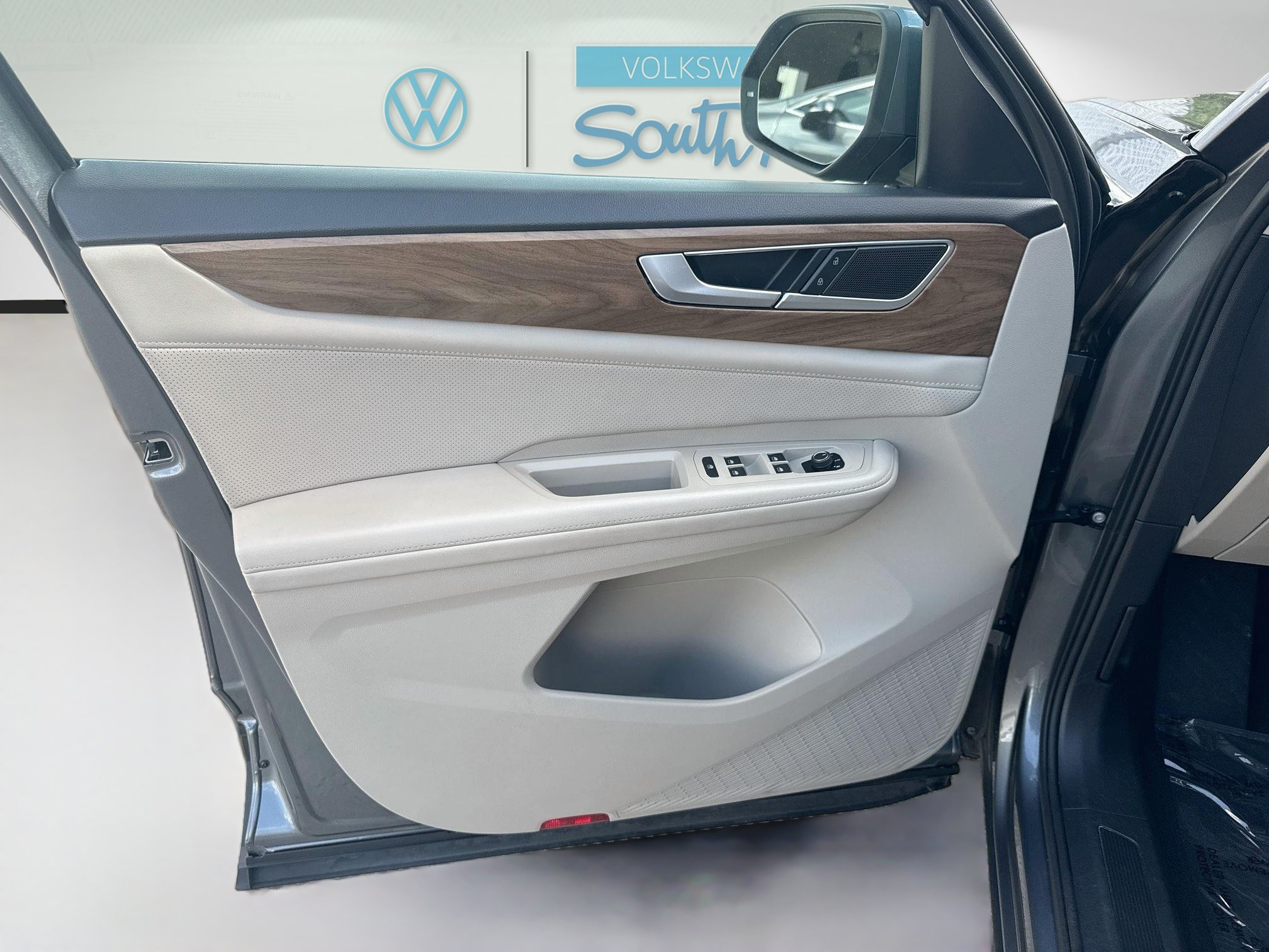 Used 2024 Volkswagen Atlas SE FWD image 19