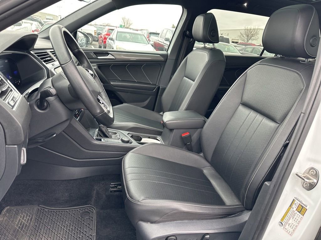 Used 2022 Volkswagen Tiguan SE R-Line image 17
