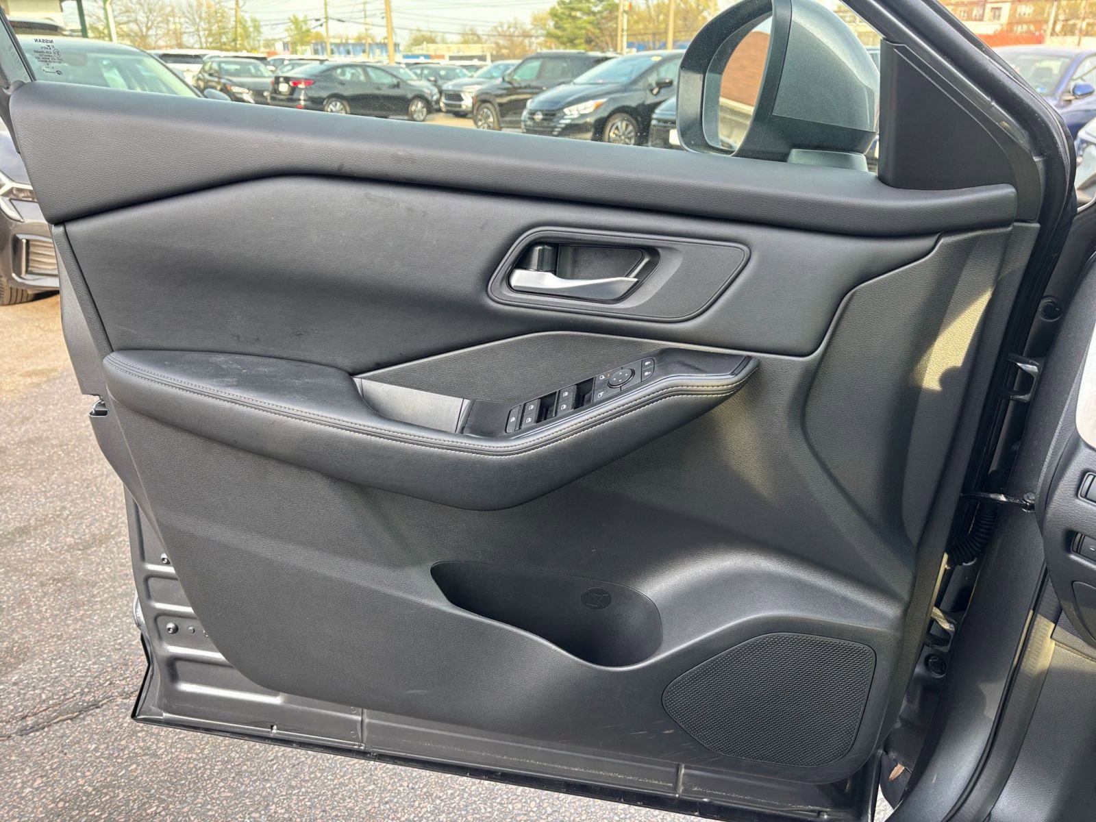Used 2025 Nissan Rogue SV image 18