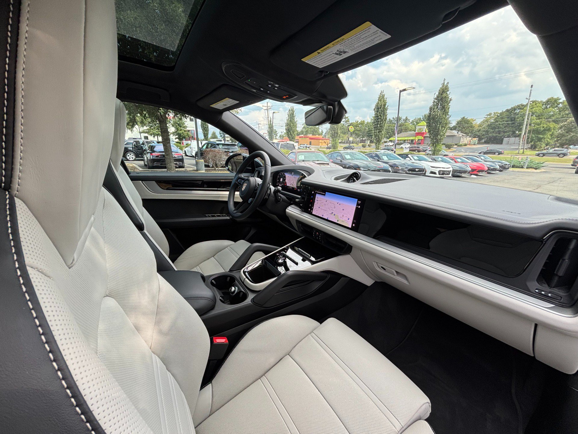 Used 2025 Porsche Cayenne S AWD/4WD image 23