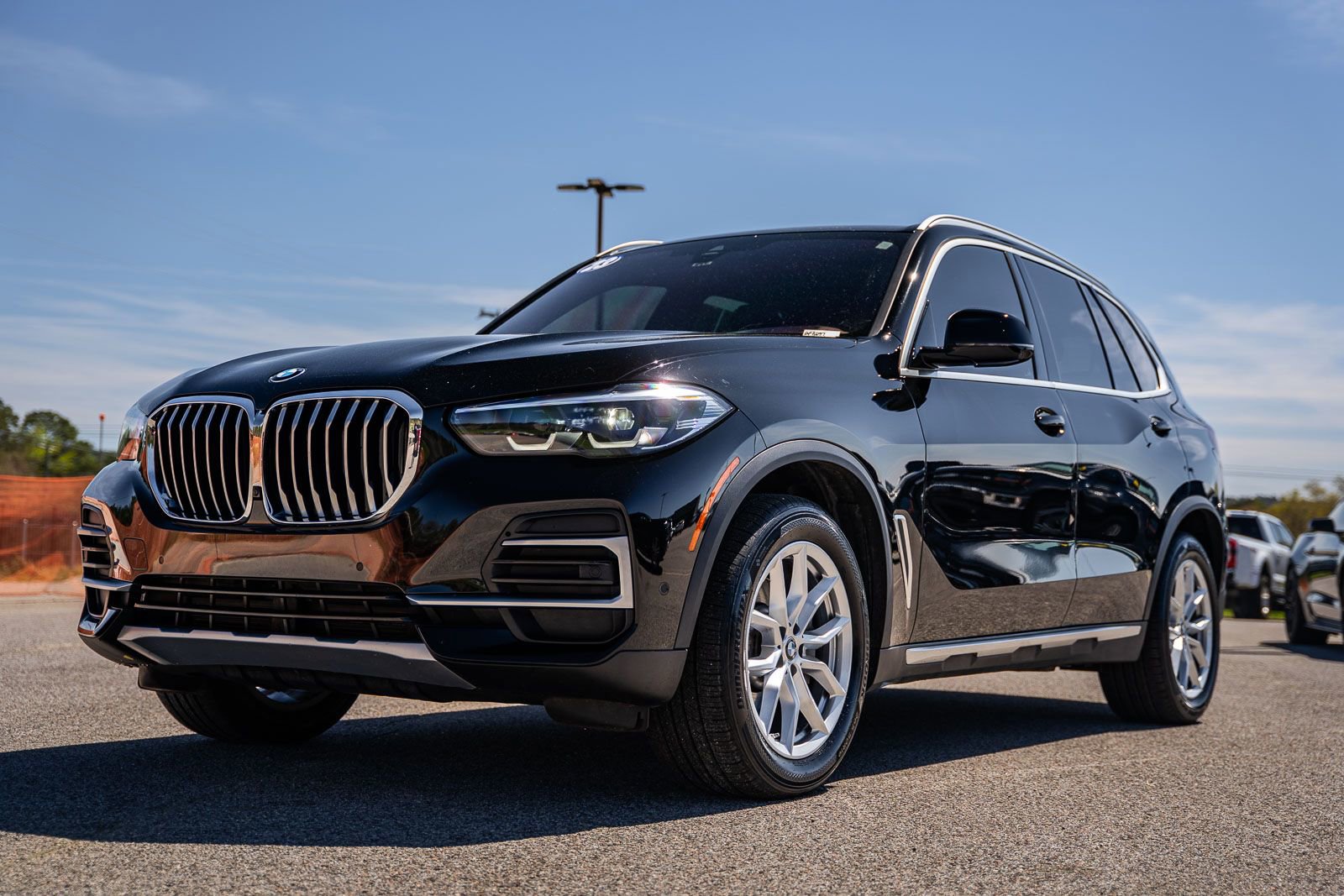 Used 2023 BMW X5 xDrive40i w/ Premium Package AWD/4WD image 3