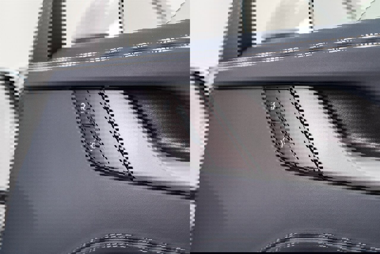 Used 2025 Porsche 911 Carrera w/ Premium Package image 59