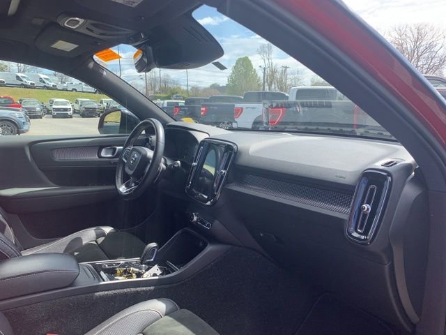 Used 2019 Volvo XC40 T5 R-Design image 16