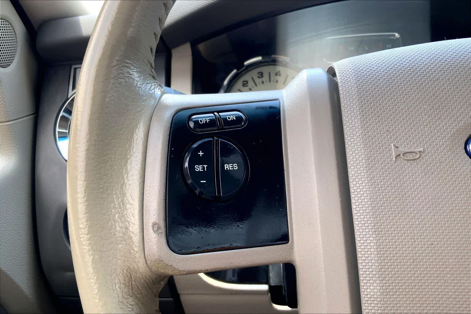Used 2014 Ford Expedition XLT RWD image 23