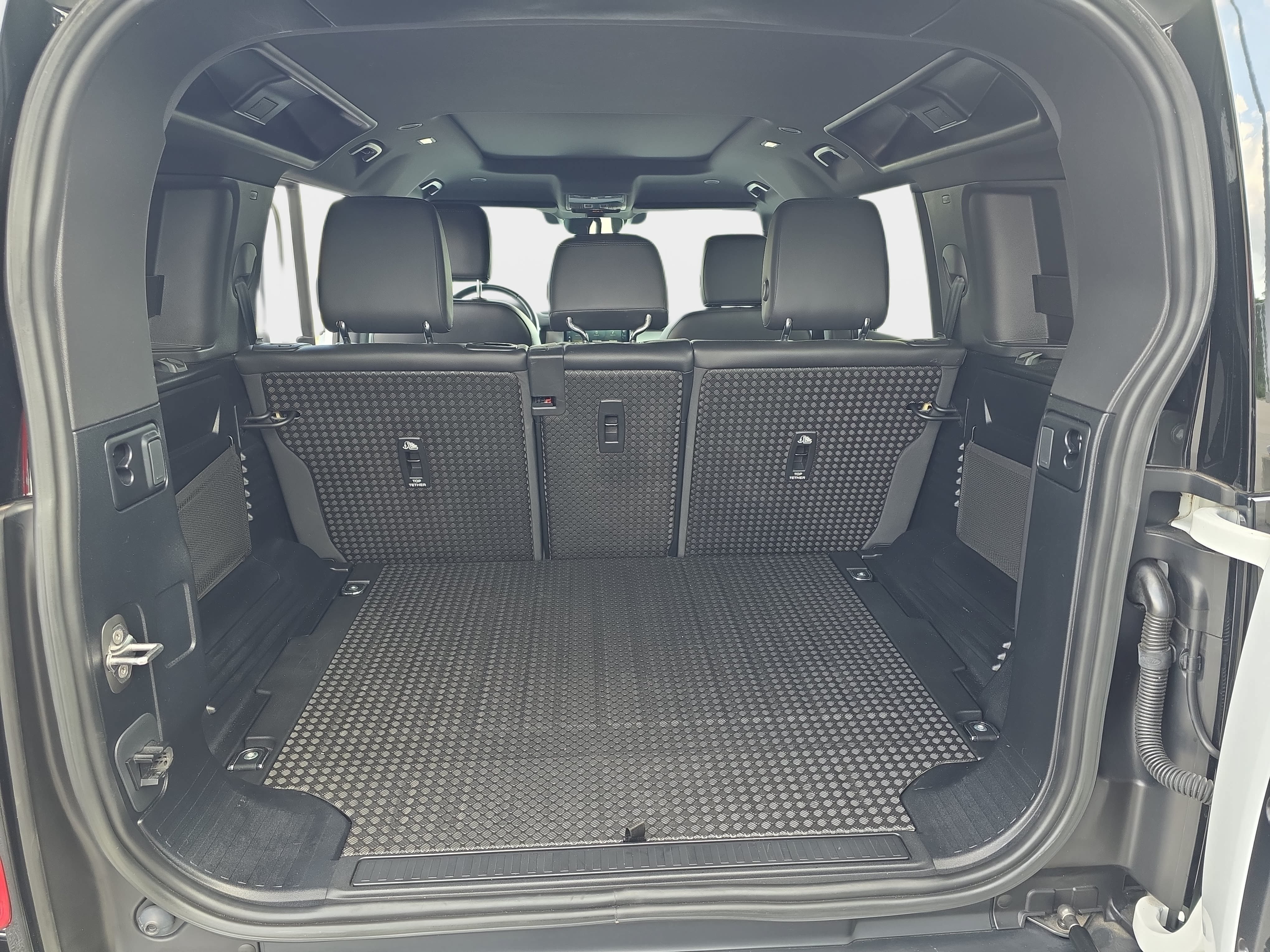 Certified 2023 Land Rover Defender 110 S AWD/4WD image 12