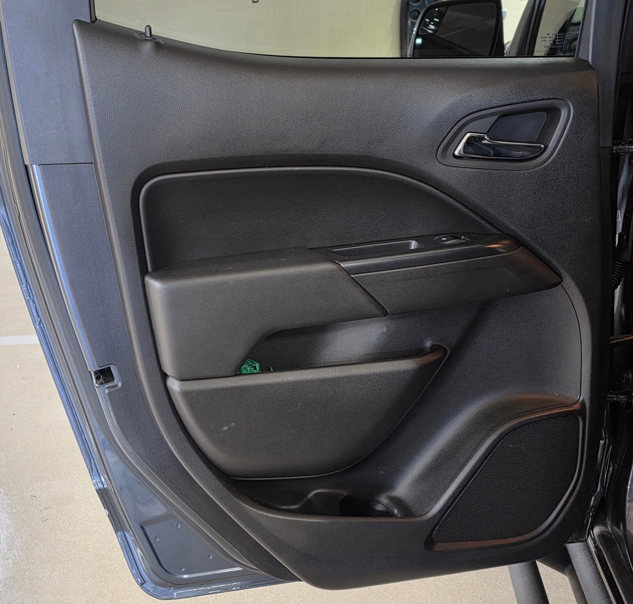 Used 2016 Chevrolet Colorado LT w/ LT Convenience Package RWD image 10
