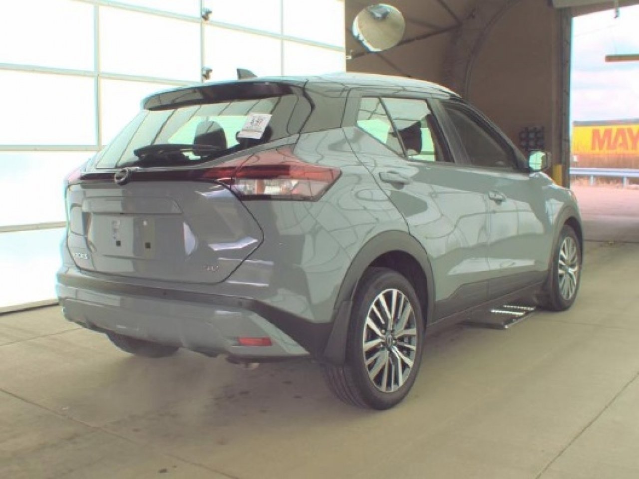 Used 2023 Nissan Kicks SV image 6