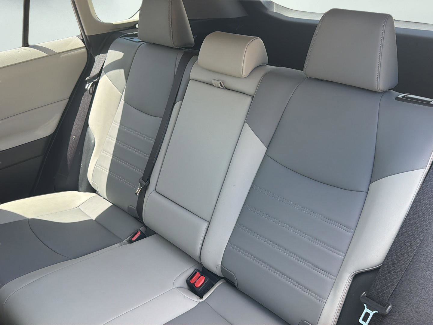 Used 2019 Toyota RAV4 XLE Premium w/ Cold Weather Package AWD/4WD image 14