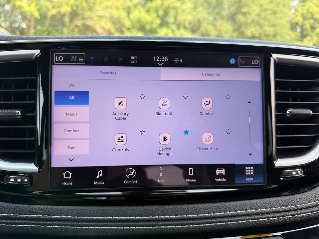 Used 2025 Chrysler Pacifica Limited FWD image 49