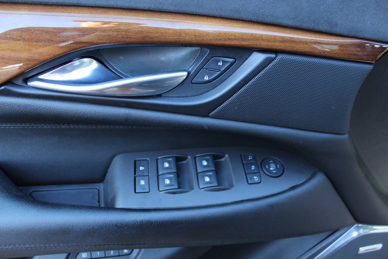 Used 2017 Cadillac Escalade Luxury AWD/4WD image 19