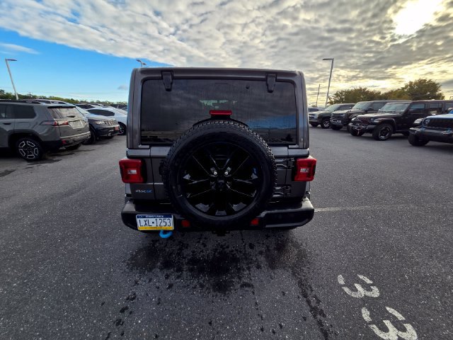 Used 2022 Jeep Wrangler Unlimited Sahara w/ Cold Weather Group AWD/4WD image 15