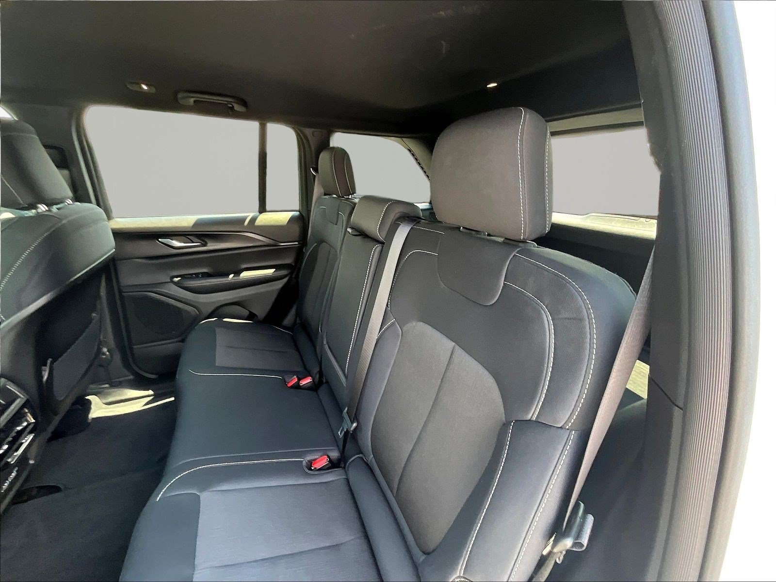 Used 2024 Jeep Grand Cherokee Laredo AWD/4WD image 22