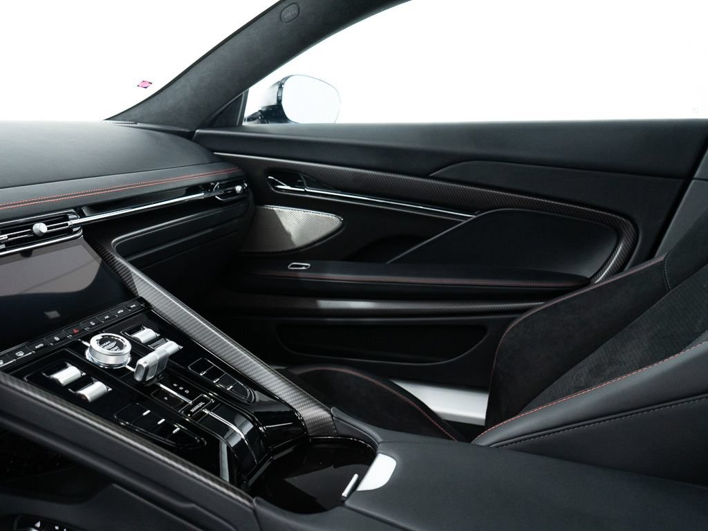 Used 2025 Aston Martin DB12 Coupe RWD image 25