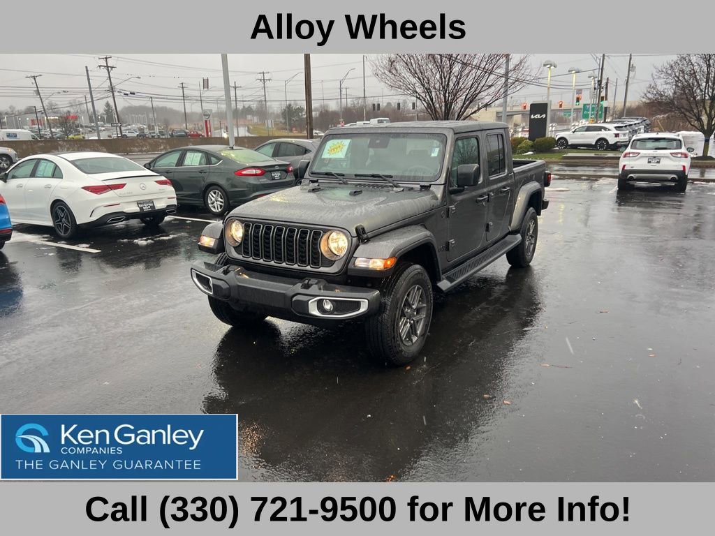 Used 2025 Jeep Gladiator Sport image 2