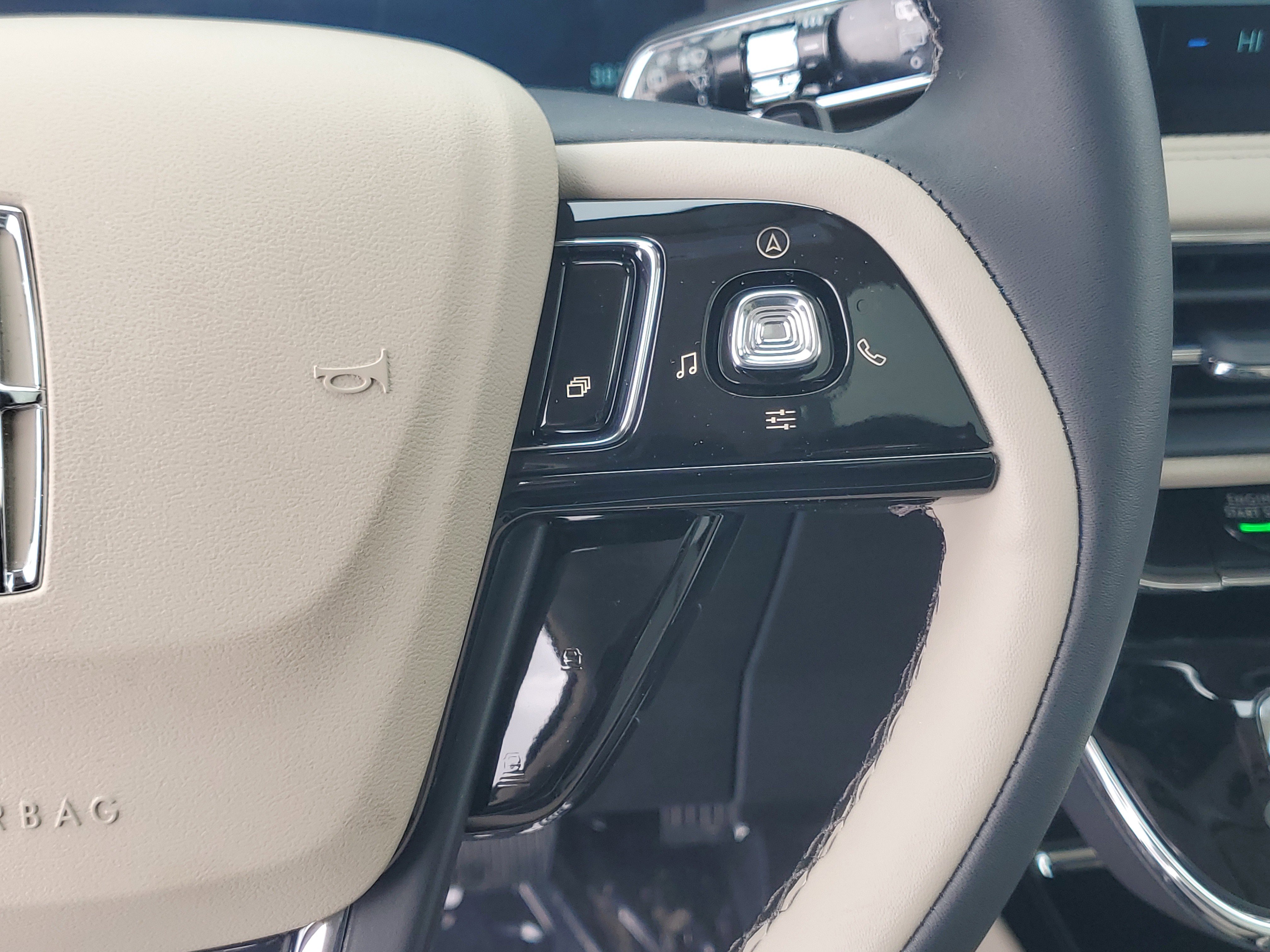 New 2026 Lincoln Corsair Premiere image 18