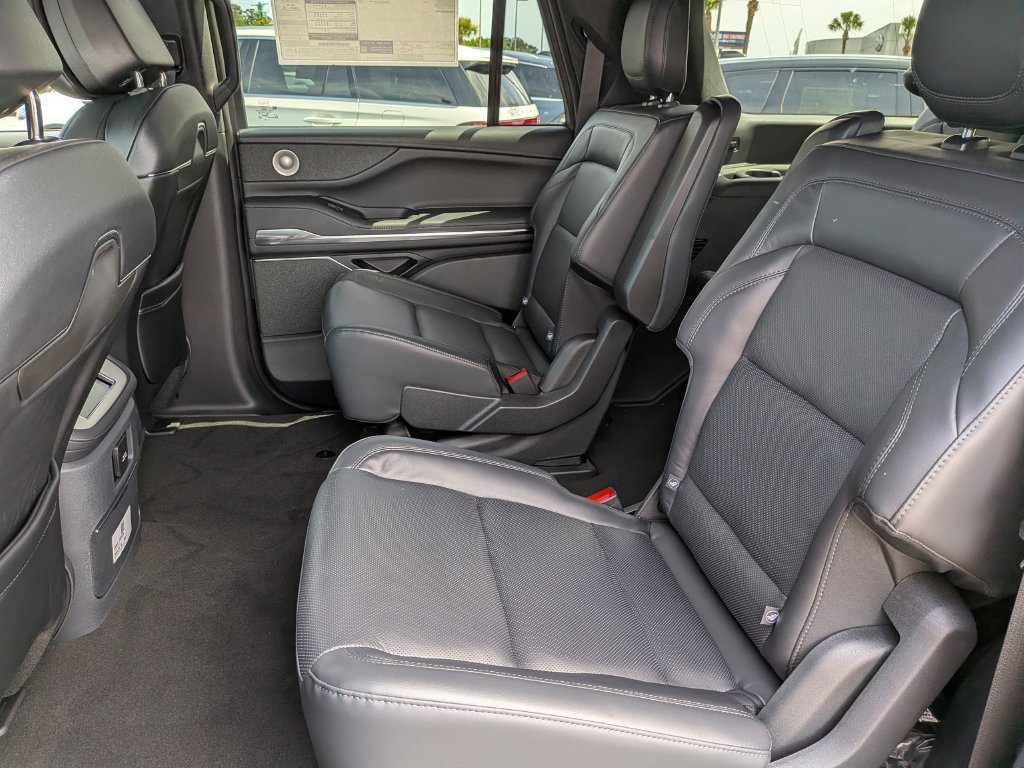 New 2026 Lincoln Navigator L Reserve w/ Jet Appearance Package AWD/4WD image 16