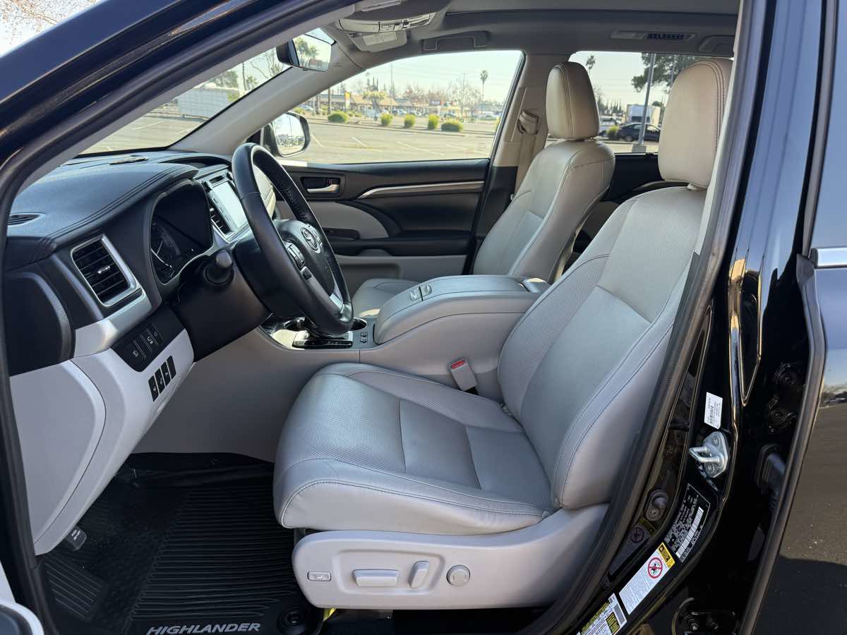 Used 2019 Toyota Highlander Limited Platinum image 13
