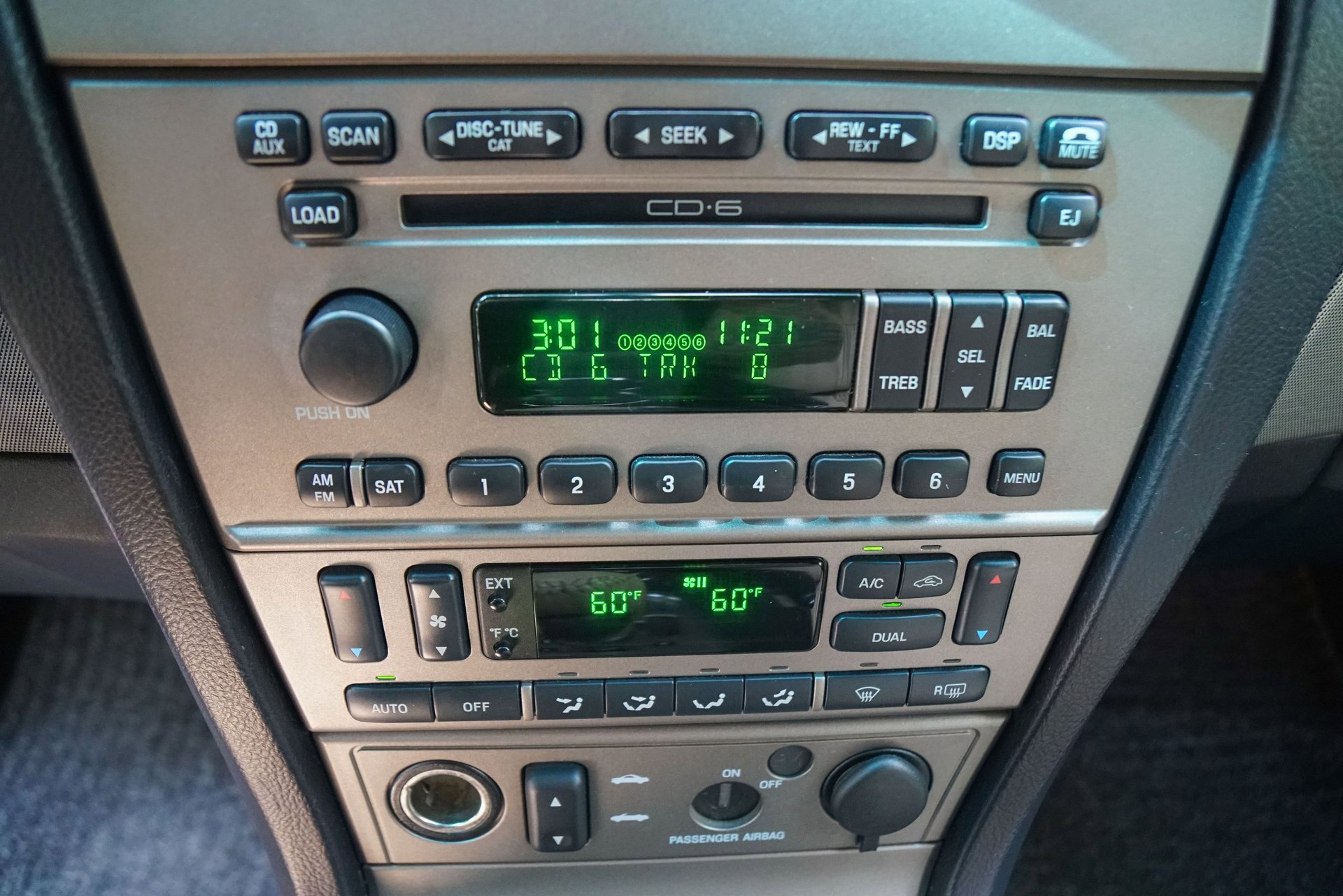 Used 2005 Ford Thunderbird 50th Anniversary RWD image 30