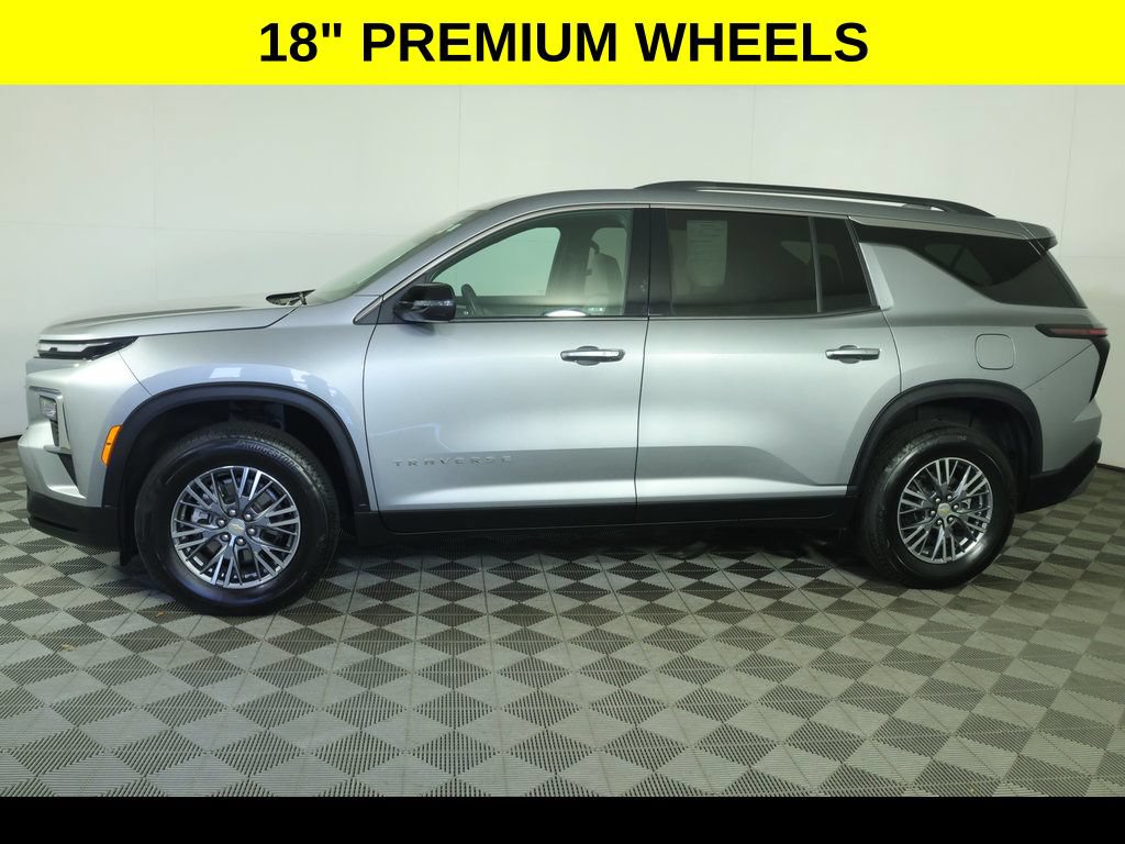 Used 2025 Chevrolet Traverse LT AWD/4WD image 5