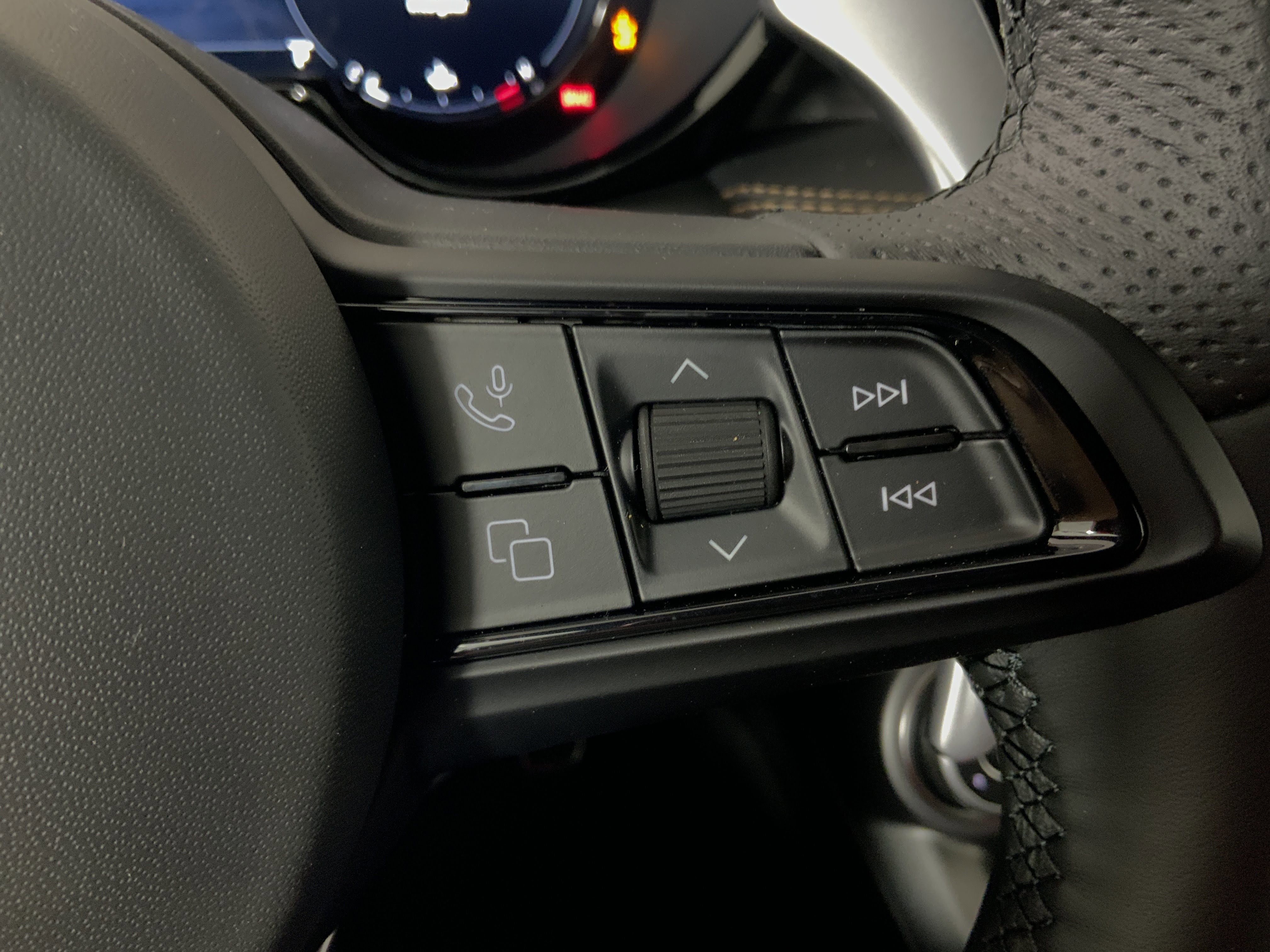 New 2025 Alfa Romeo Tonale w/ Premium Package AWD/4WD image 23